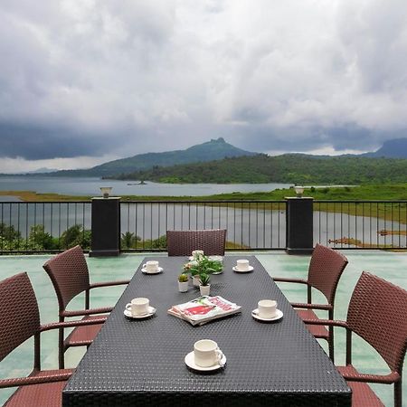 Sunset Boulevard By Stayvista - Lakeside Villa With Pet-Friendly Ambiance, Deck, Terrace, Plunge Pool & Modern Flair Karjat Exterior foto