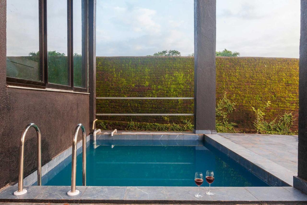 Sunset Boulevard By Stayvista - Lakeside Villa With Pet-Friendly Ambiance, Deck, Terrace, Plunge Pool & Modern Flair Karjat Exterior foto