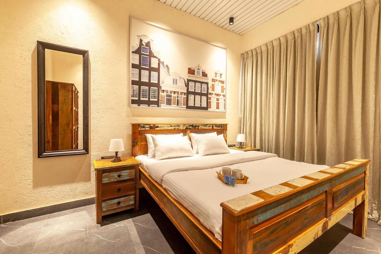 Sunset Boulevard By Stayvista - Lakeside Villa With Pet-Friendly Ambiance, Deck, Terrace, Plunge Pool & Modern Flair Karjat Exterior foto