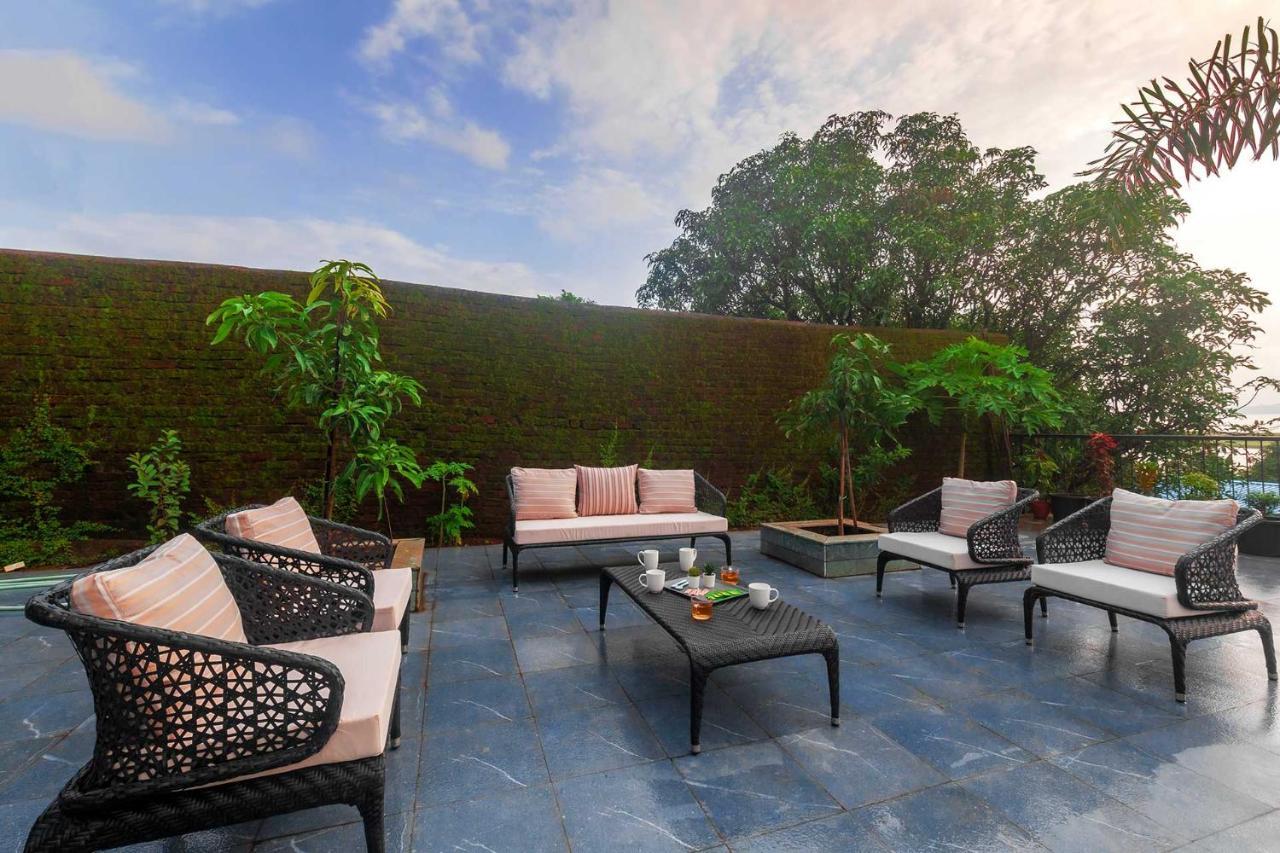 Sunset Boulevard By Stayvista - Lakeside Villa With Pet-Friendly Ambiance, Deck, Terrace, Plunge Pool & Modern Flair Karjat Exterior foto