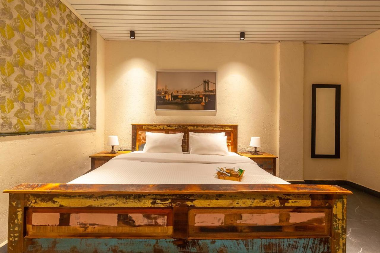 Sunset Boulevard By Stayvista - Lakeside Villa With Pet-Friendly Ambiance, Deck, Terrace, Plunge Pool & Modern Flair Karjat Exterior foto