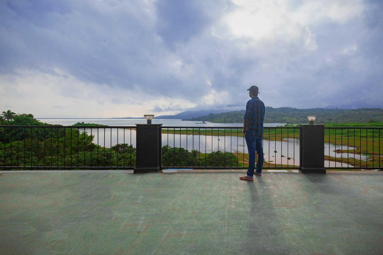 Sunset Boulevard By Stayvista - Lakeside Villa With Pet-Friendly Ambiance, Deck, Terrace, Plunge Pool & Modern Flair Karjat Exterior foto