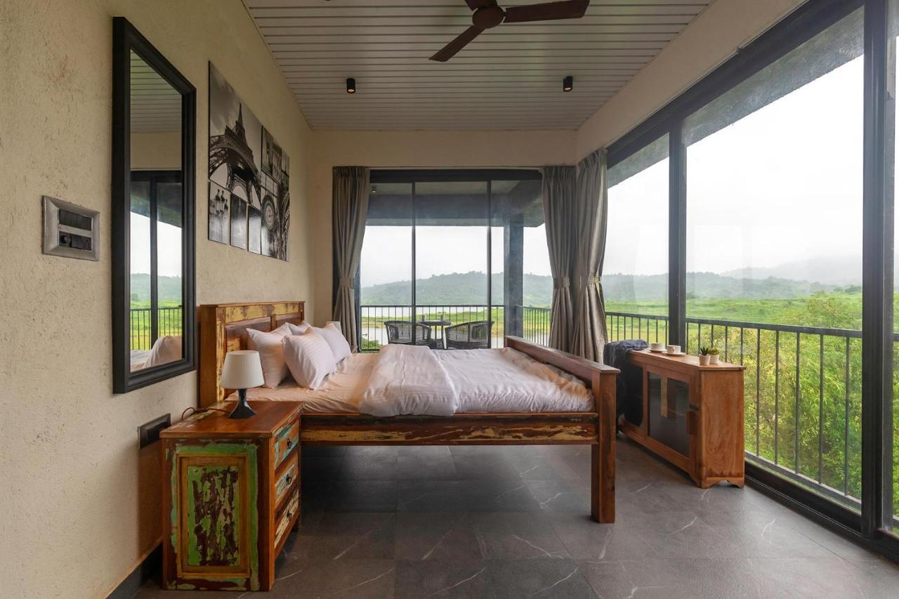 Sunset Boulevard By Stayvista - Lakeside Villa With Pet-Friendly Ambiance, Deck, Terrace, Plunge Pool & Modern Flair Karjat Exterior foto