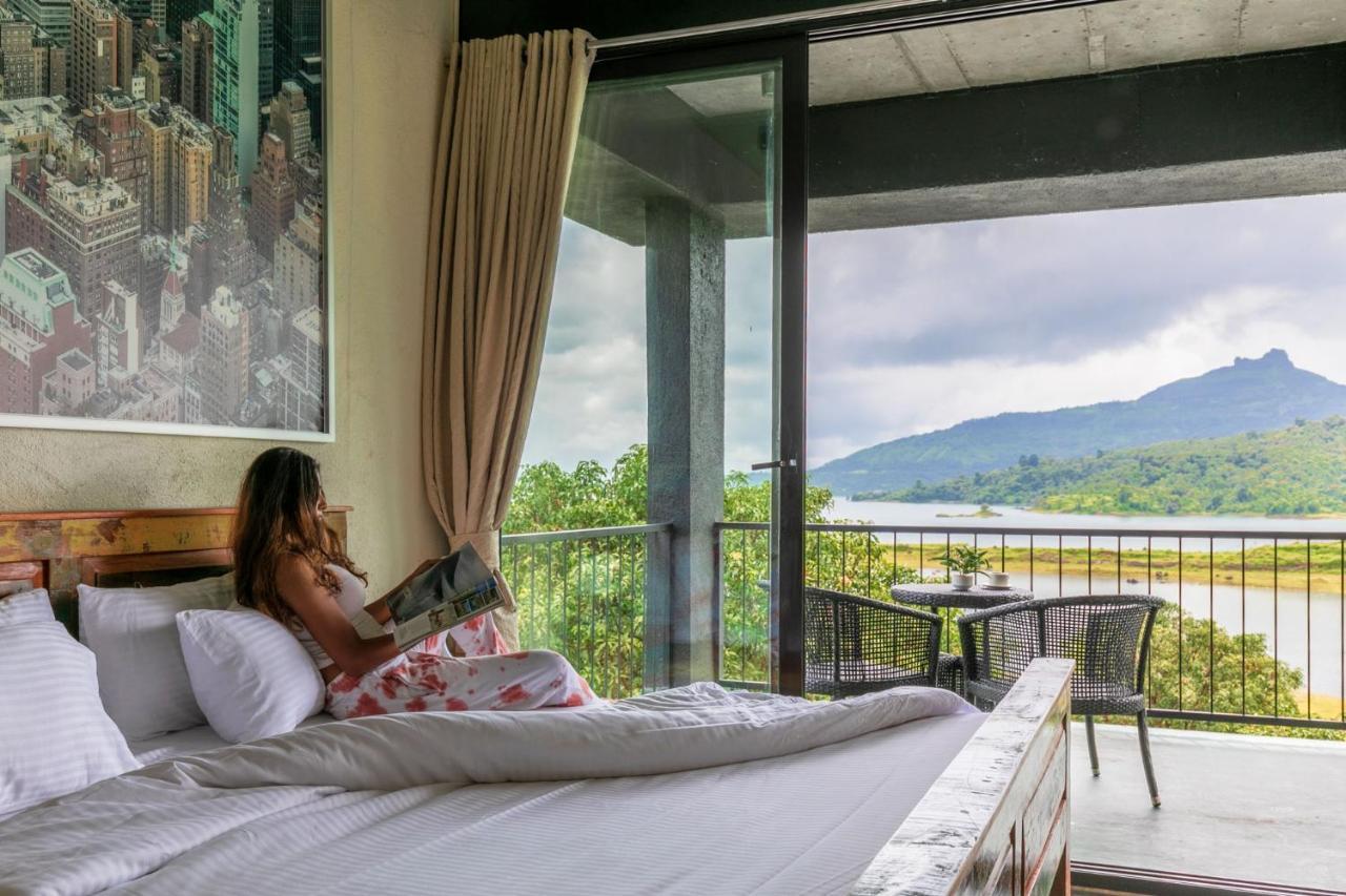 Sunset Boulevard By Stayvista - Lakeside Villa With Pet-Friendly Ambiance, Deck, Terrace, Plunge Pool & Modern Flair Karjat Exterior foto